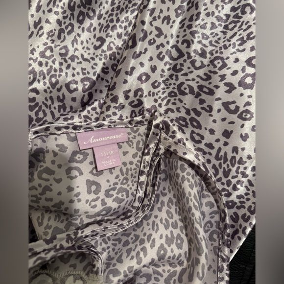 Elegant Leopard Print Chemise with Lace Trim - Picture 2 of 5